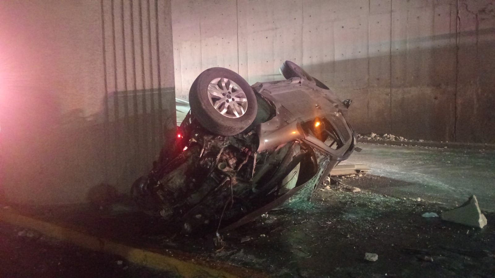 Cae camioneta de puente en Colón; conductor resulta con lesiones leves ...