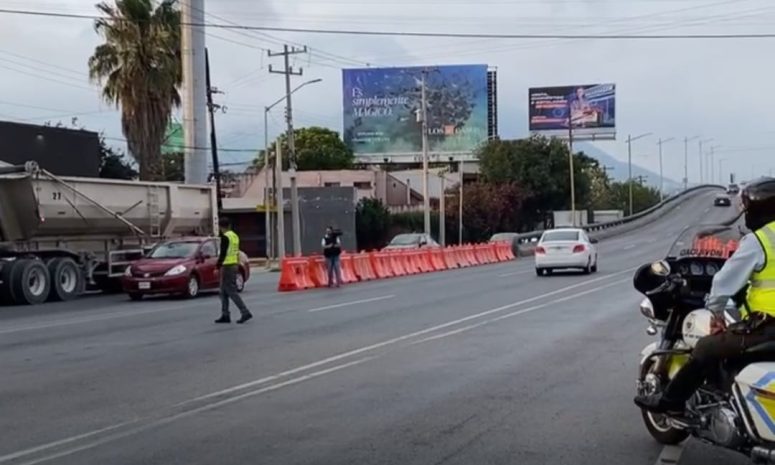 Implementan carril contraflujo en Morones Prieto para aliviar el tráfico