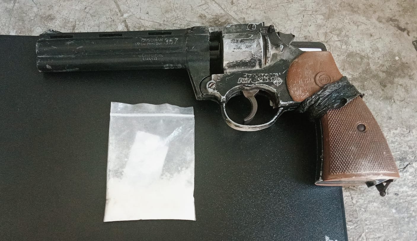 Detienen en Guadalupe a joven con droga y réplica de arma - Quadratín ...