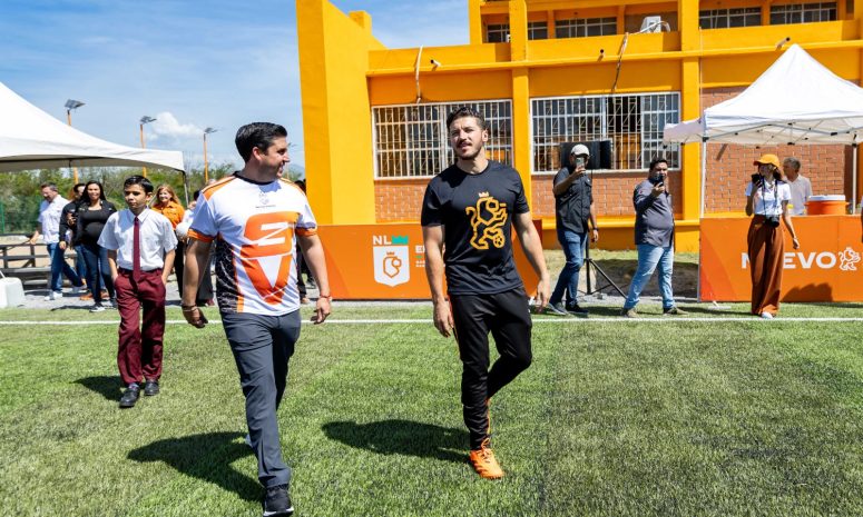 Inaugura Samuel García cancha en Salinas Victoria