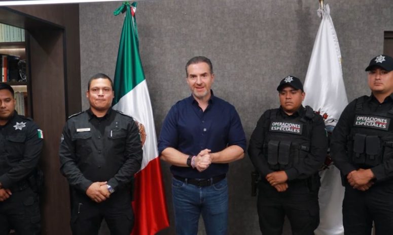 Reconoce Adrián de la Garza a policías por salvarle la vida a un niño
