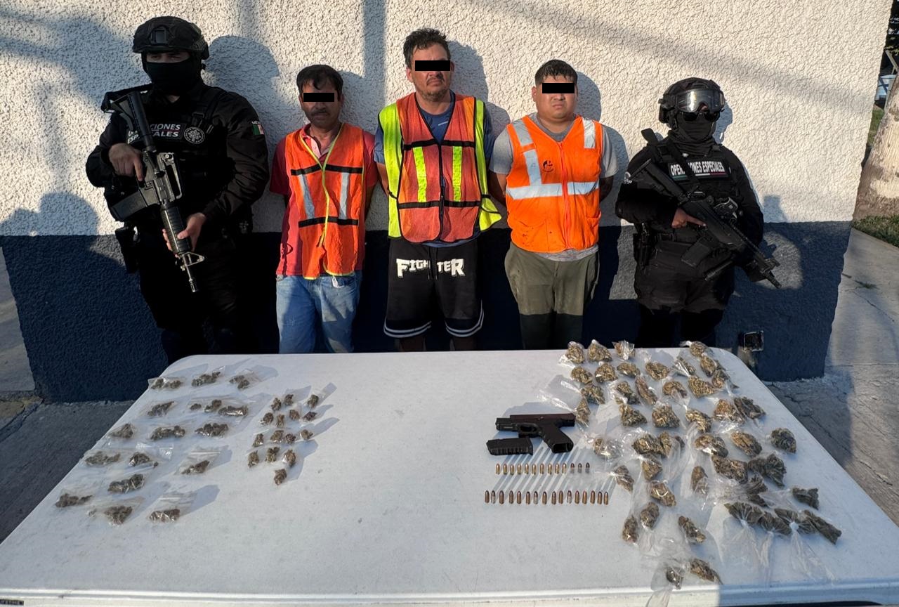 Detienen a 3 hombres con arma y 72 envoltorios de droga en Monterrey ...