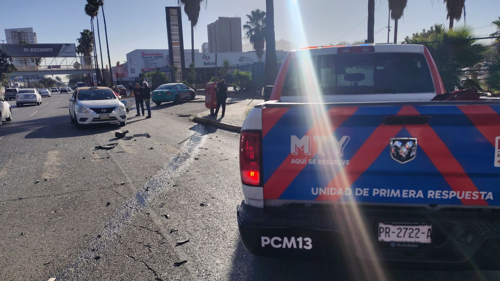 Accidente vial entre taxi y camioneta deja a mujer lesionada en ...