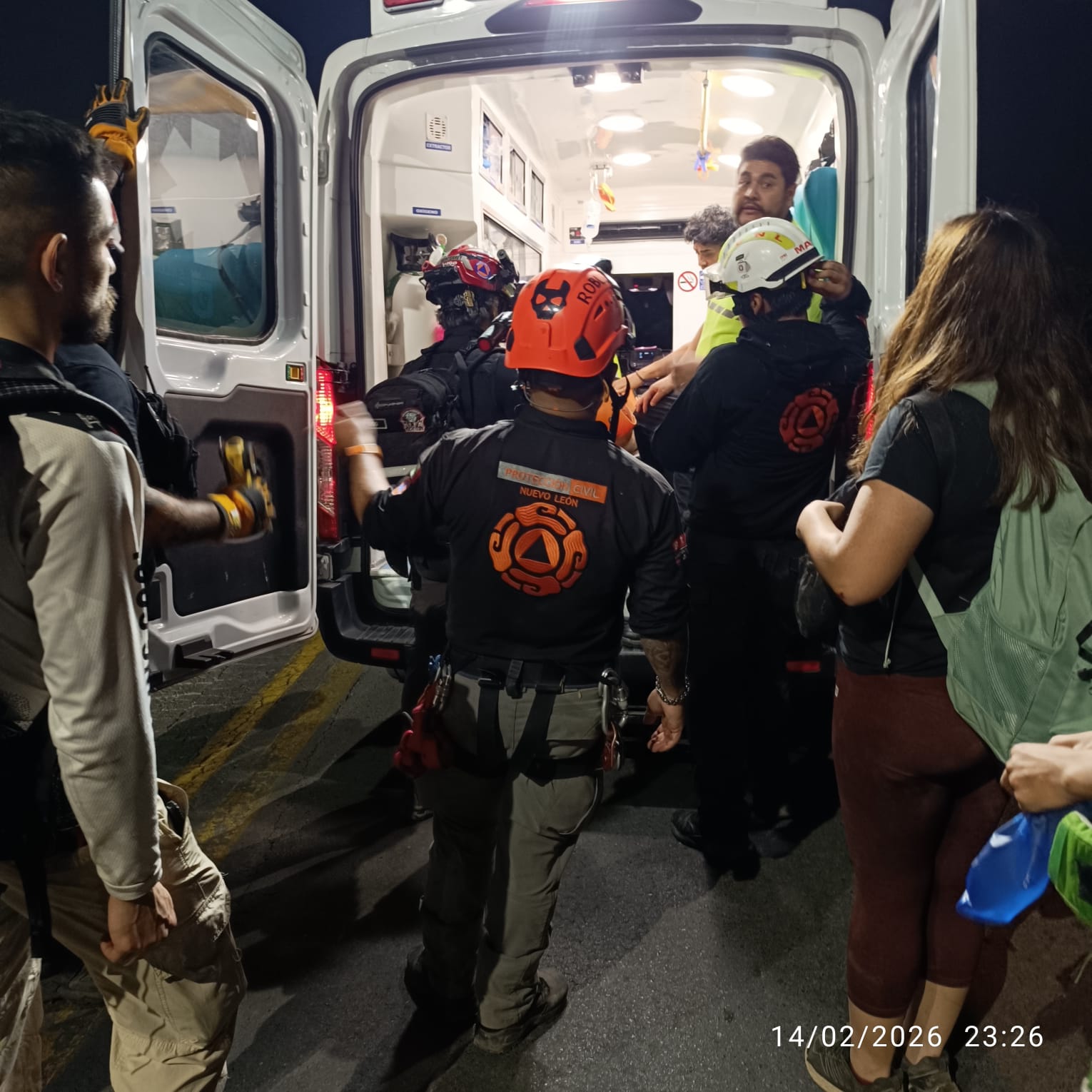 Rescatan a joven lesionada tras ataque de abejas en el Cerro del Chupón ...