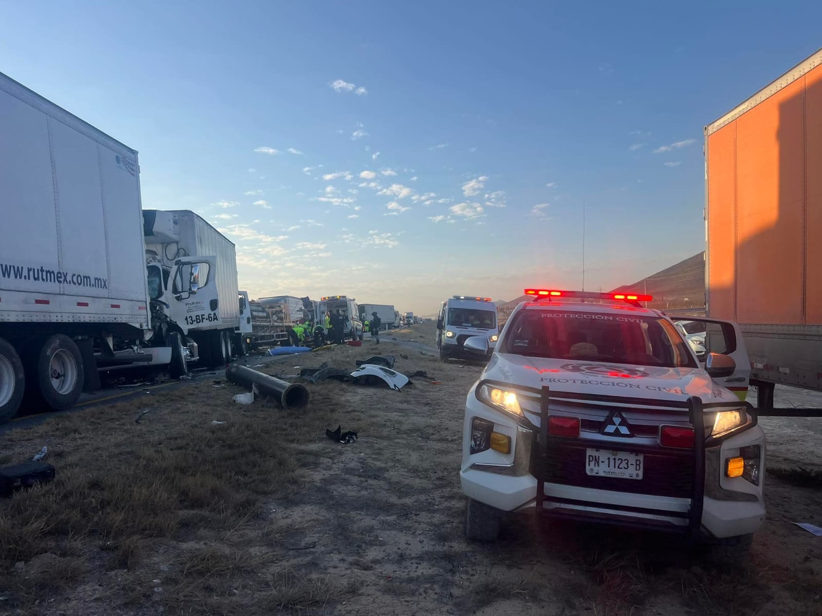 Choque de tráileres deja un muerto y 3 lesionados en carretera de NL ...