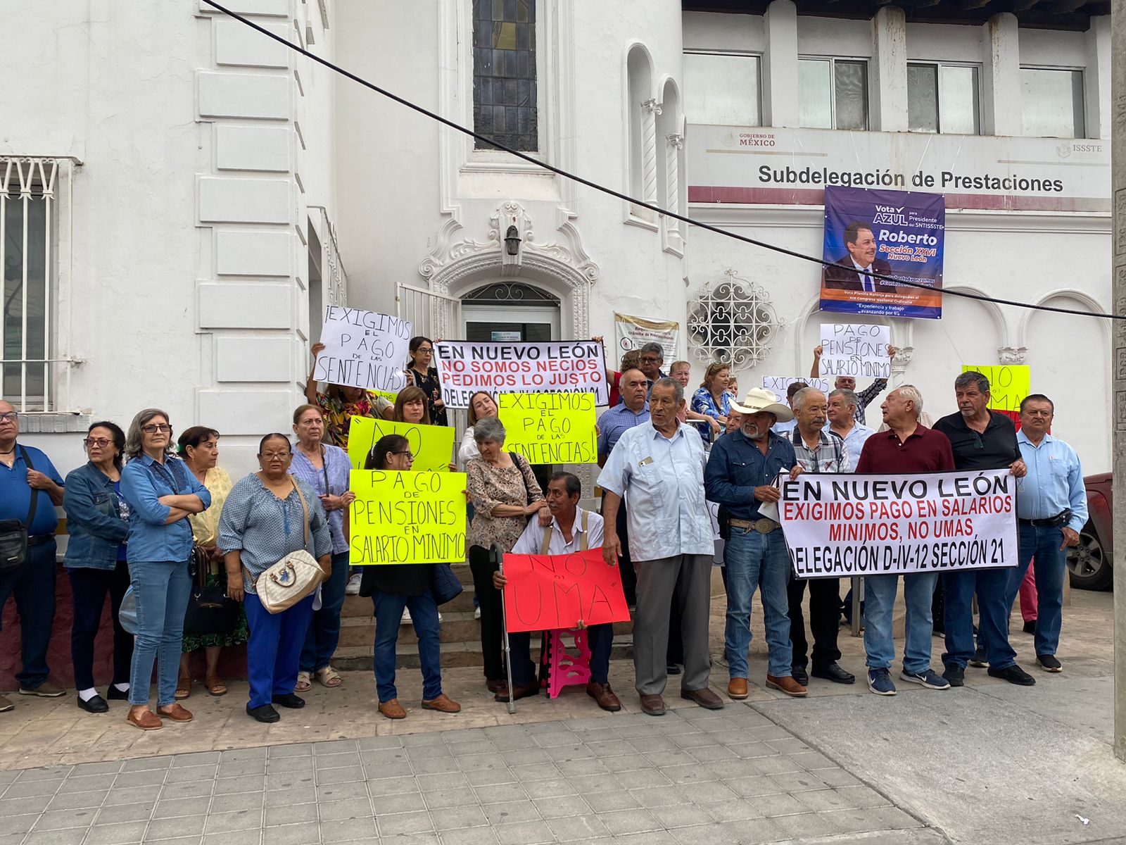 Maestros jubilados protestan de nuevo por adeudos y falta de atención ...