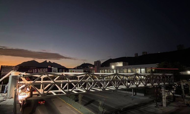 Samuel García destaca avance en conexión peatonal al Puente La Virgen