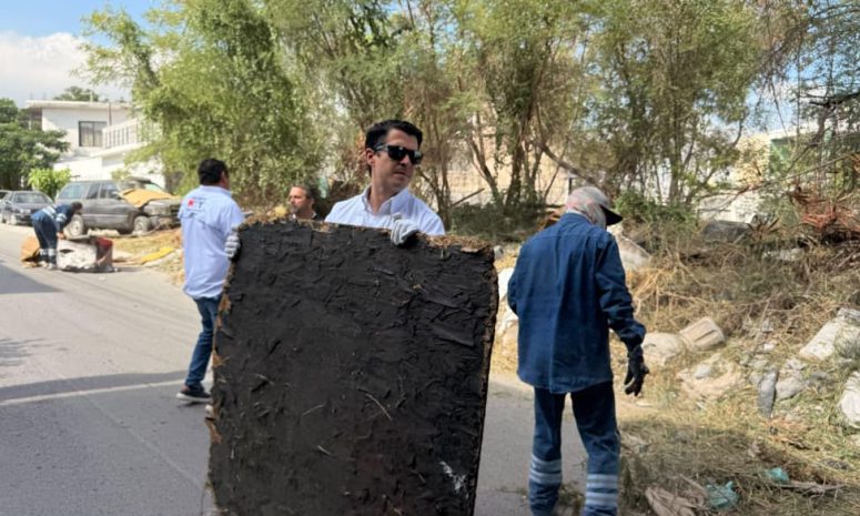 Retiran 15 toneladas de basura y cacharros en Monterrey