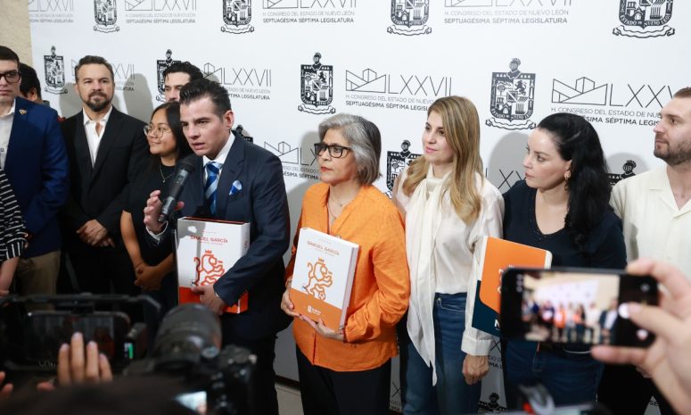 Entrega Miguel Flores quinto informe de Samuel García en el Congreso local