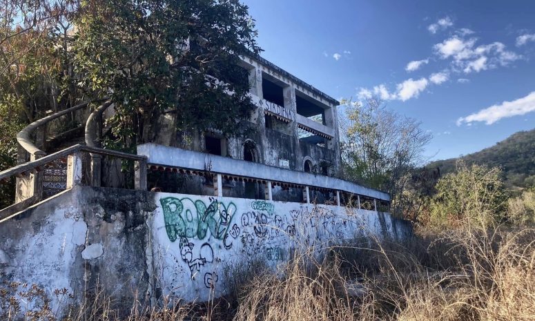 La Casa de los Platos en Santiago: la mansión abandonada que atrae a curiosos y exploradores