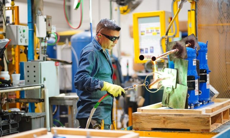 Nuevo León lidera en parques industriales; concentra 13 de los 40 del Plan México