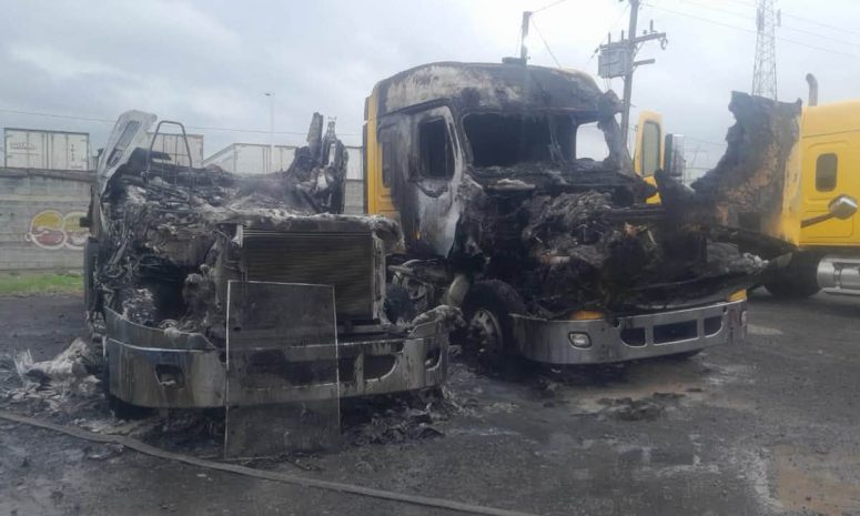 Arde unidad de carga en empresa de Apodaca; no reportan lesionados
