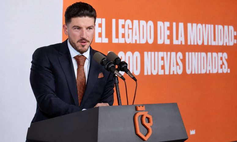 Llegarán 600 nuevos camiones a NL, 100 por mes: Samuel García