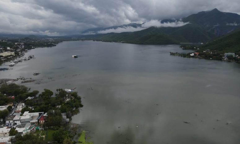 Acumulan lluvias hasta 200 mm y reportan más de 120 vehículos varados en NL